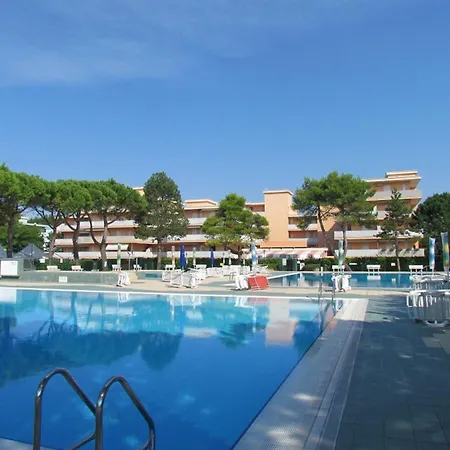Lovely With Pool - Beahost Apartamento Bibione